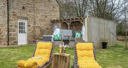 Ideal for a romantic break in County Durham, with a private garden and hot tub.