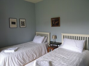 8 bedrooms, free WiFi, bed sheets