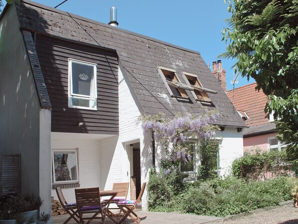 Exterior - 2 bedroom accommodation in Hartest, near Lavenham (Hartest, near Lavenham)