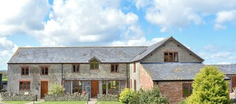 4 bedroom accommodation in Leigh, near Sherborne