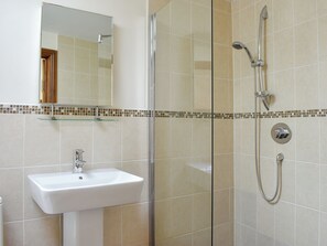 Towels - 4 bedroom accommodation in Leigh, near Sherborne (Leigh, near Sherborne)