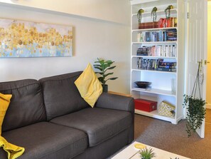TV - County House Apartment - 27911 (York)