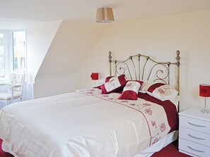 3 bedrooms, free WiFi, bed sheets