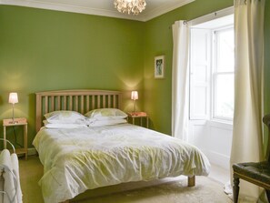 8 bedrooms, free WiFi, bed sheets