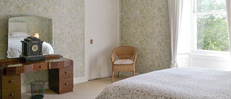 8 chambres, accès au Wi-Fi (inclus), literie fournie