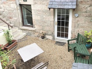 Outdoor dining - 2 bedroom accommodation in Nairn (Nairn)
