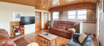 3 bedroom accommodation in Felixstowe Ferry