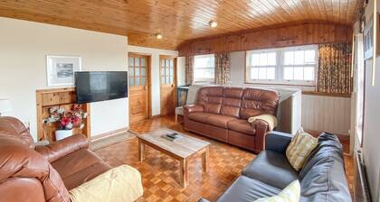 3 bedroom accommodation in Felixstowe Ferry