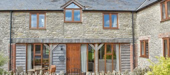 3 bedroom accommodation in Leigh, near Sherborne