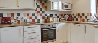 3 bedroom accommodation in Leigh, near Sherborne