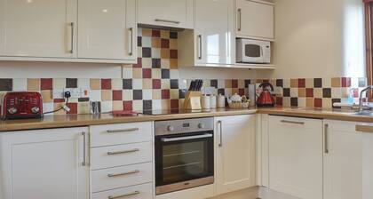 3 bedroom accommodation in Leigh, near Sherborne