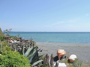 Beach - 3 bedroom accommodation in Porthallow, near St Keverne (Porthallow, near St Keverne)