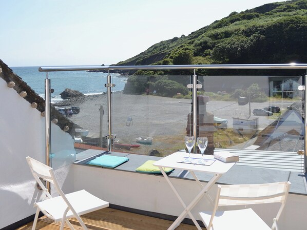 Outdoor dining - 3 bedroom accommodation in Porthallow, near St Keverne (Porthallow, near St Keverne)