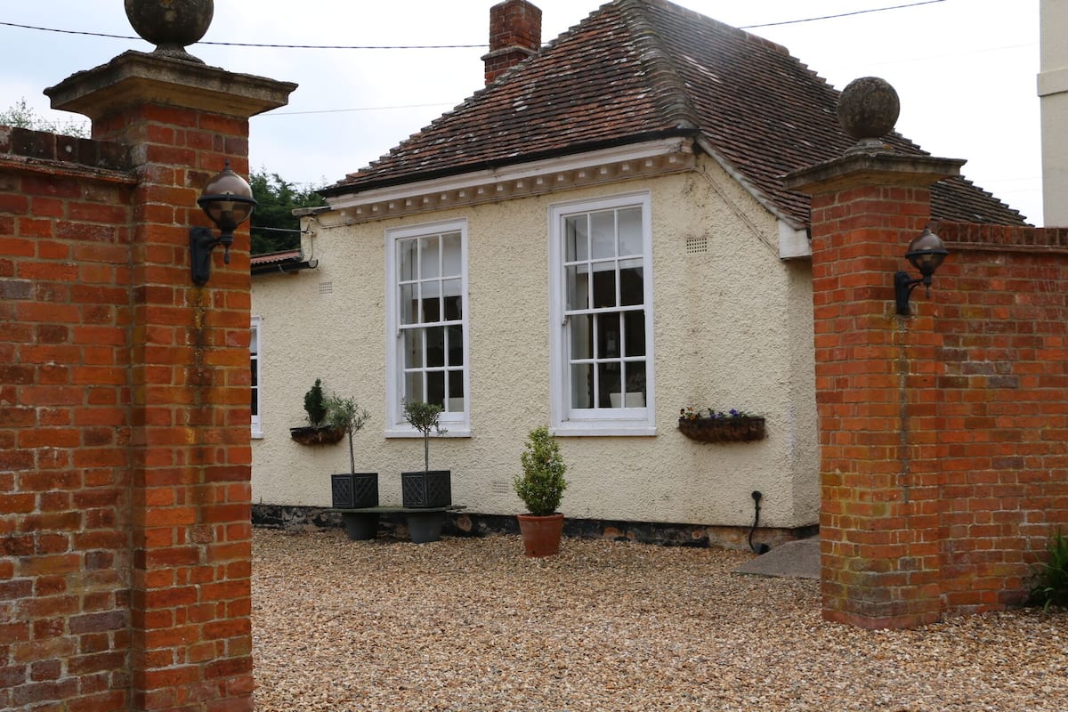 Cottage, 3 Bedrooms (Stable Cottage) | Iron/ironing board, free WiFi, bed sheets