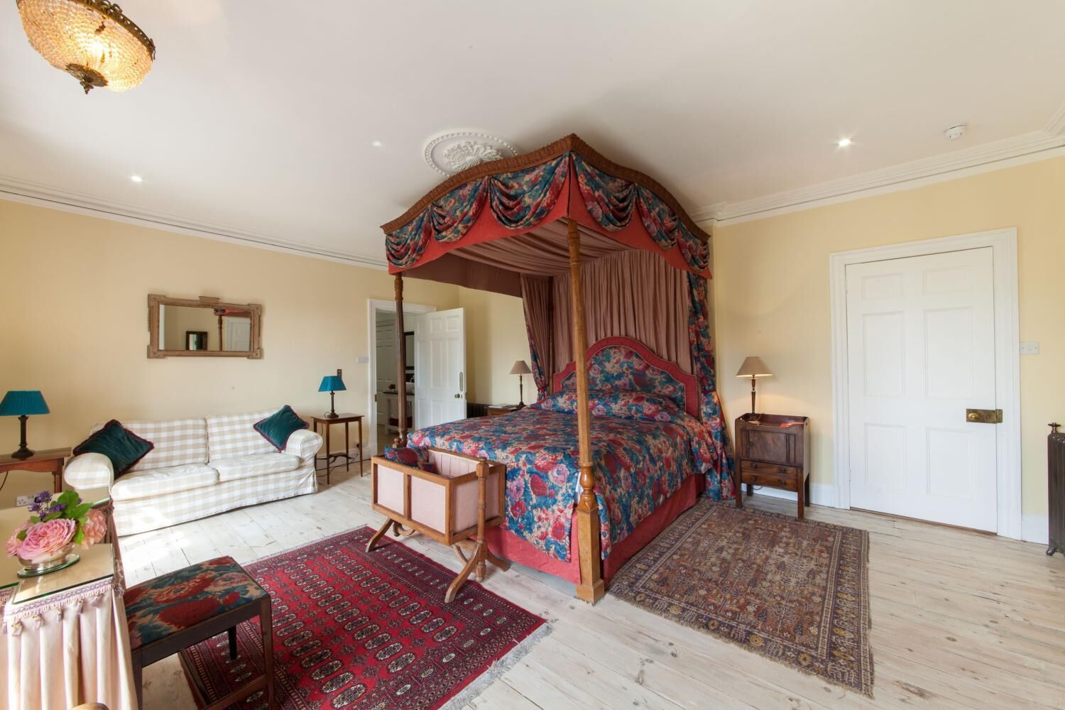Iron/ironing board, free WiFi, bed sheets