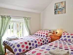 2 bedrooms, free WiFi, bed sheets - A real fishermans delight. (Swimbridge, near Barnstaple)
