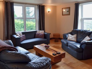 Fireplace - 3 bedroom accommodation in Buxworth, High Peak (Buxworth, High Peak)