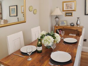 Dining - 2 bedroom accommodation in Whitby (Whitby)