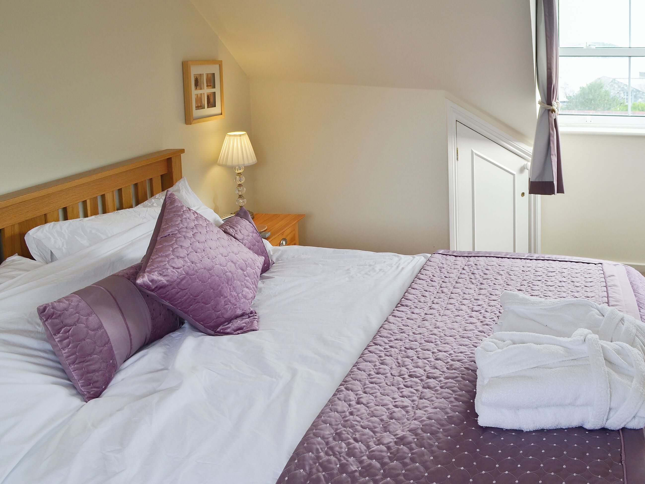 3 bedrooms, WiFi (free), bed sheets