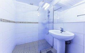 免費盥洗用品、吹風機、拖鞋