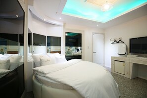 基本雙人房 (Round Bed) | 高級寢具、獨特裝潢、隔音、免費無線上網