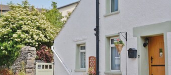 2 bedroom accommodation in Baycliff