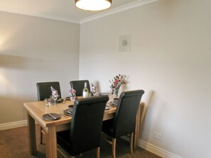 Dining - 2 bedroom accommodation in Oban (Oban)