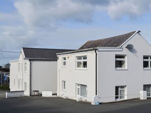 Exterior - 2 bedroom accommodation in Cemaes Bay (Cemaes Bay)