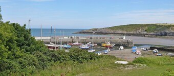 2 værelses bolig i Cemaes Bay