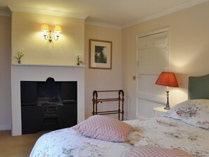 4 bedrooms, free WiFi, bed sheets - 4 bedroom accommodation in High Ireby (High Ireby)
