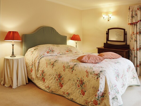 4 bedrooms, free WiFi, bed sheets