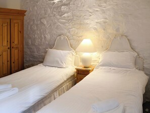 3 bedrooms, free WiFi, bed sheets