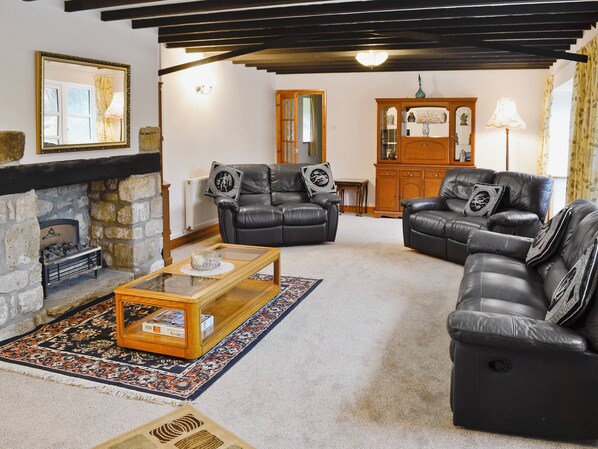 Living area - 3 bedroom accommodation in Uploders, near Bridport (Uploders, near Bridport)
