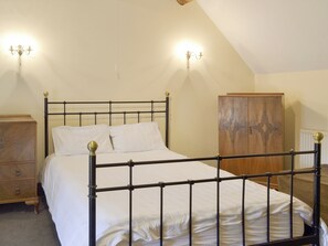4 bedrooms, free WiFi, bed sheets