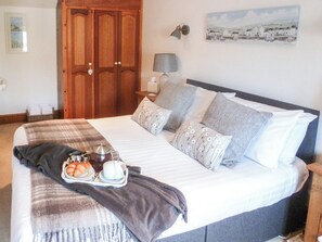 3 bedrooms, free WiFi, bed sheets - 3 bedroom accommodation in Mevagissey, near St. Austell (Mevagissey, near St. Austell)