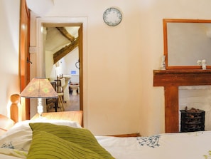 3 bedrooms, bed sheets