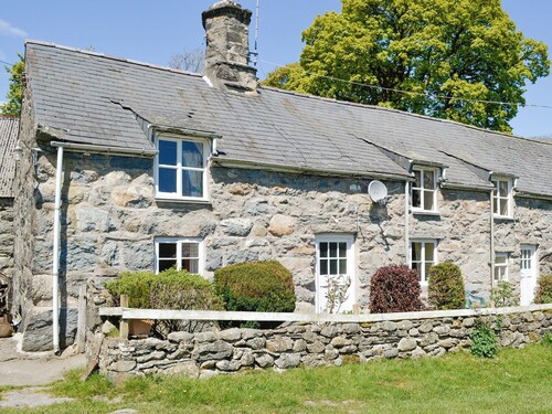 3 bedroom accommodation in Bala