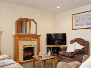 Living area - 3 bedroom accommodation in Cairneyhill near Dunfermline (Cairneyhill near Dunfermline)