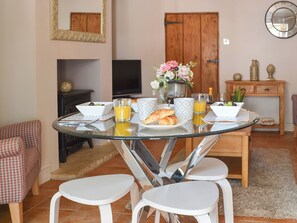 Dining - Sweet Pea Cottage- 28322 (Holt)