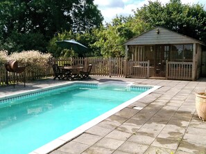 Pool - 4 bedroom accommodation in Newent, Forest of Dean (Newent, Forest of Dean)