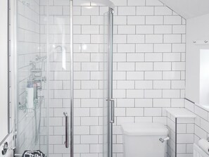 Bathroom - Modern town house only a short distance from the centre of Seahouses. (Seahouses)