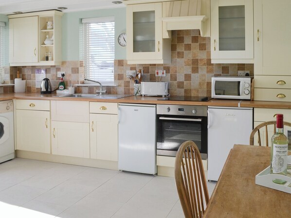 Cookware/dishes/utensils