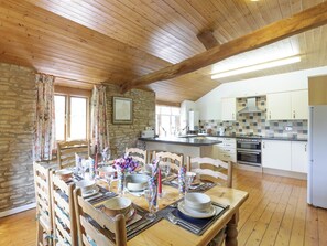 Dining - 4 bedroom accommodation in Lea, near Ross-on-Wye (Lea, near Ross-on-Wye)