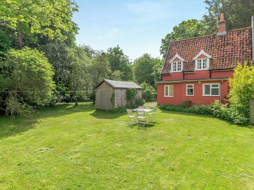 2 bedroom accommodation in Eye