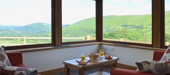 3 bedroom accommodation in near Llanwrthwl, Powys