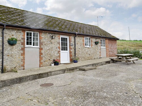 2 bedroom accommodation in Wootton Fitzpaine, near Charmouth