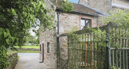 Gable Cottage - E3386