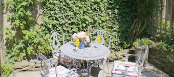 Gable Cottage - E3386