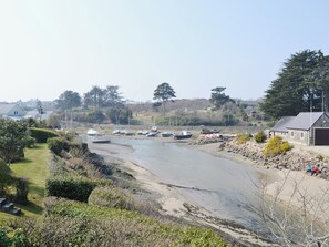 Beach - 2 bedroom accommodation in Near Abersoch (Near Abersoch)