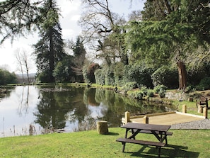 Outdoor dining - Rosecraddoc Manor - Riverbank (Near Liskeard)